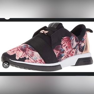 Ted Baker Cepa sneaker size 6.5